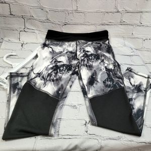 Kohl's girls yoga leggings in star/universe pattern size 10